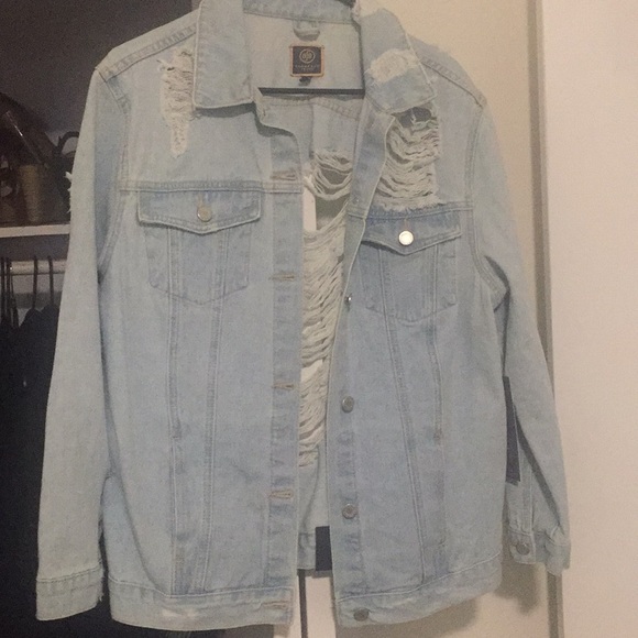 LIGHT WASH DESTROYED DENIM JACKET - Picture 1 of 3